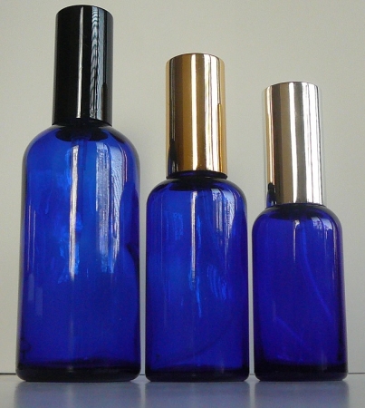 Сини стъклени шишенца (флакони) с лосионна помпи